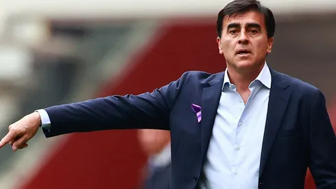 Gustavo Quinteros vuelve al centro de la polémica, esta vez por su distanciamiento con los máximos dirigentes de Blanco y Negro