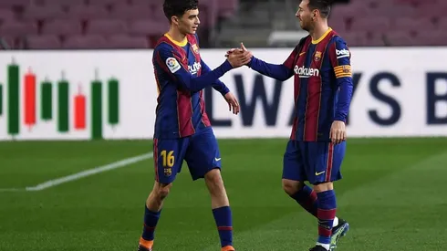 Pedri y Messi se saludan en partido frente al Athletic