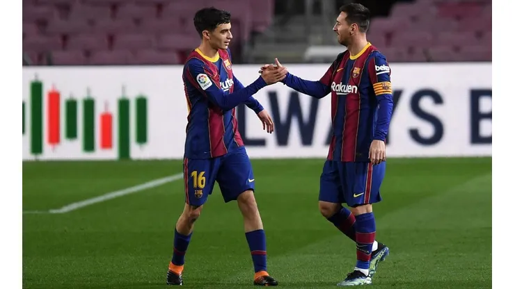 Pedri y Messi se saludan en partido frente al Athletic