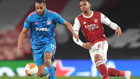 Arsenal pierde contra Olympiakos, pero avanza en Europa League.