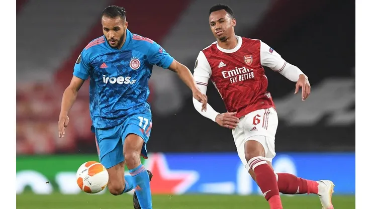 Arsenal pierde contra Olympiakos, pero avanza en Europa League.
