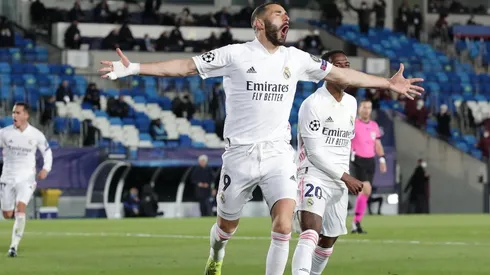 Karim Benzema abrió la cuenta para Real Madrid ante Atalanta en Champions League.