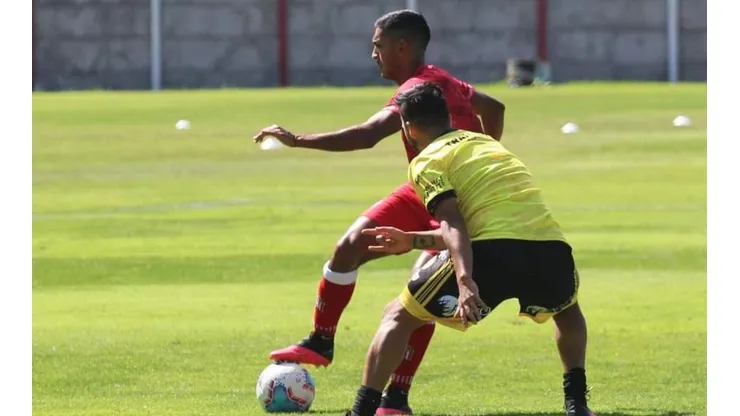 El Toqui jugó ante Melipilla y Curicó Unido.