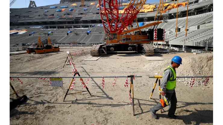 Más de 6,500 personas han muertos en la construcción de los estadios