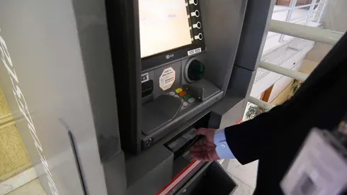 Para recibir el beneficio es necesario haber visto reducción en los ingresos. Quedan excluidos de ese requisitos quienes ganen entre el salario mínimo y $400.000