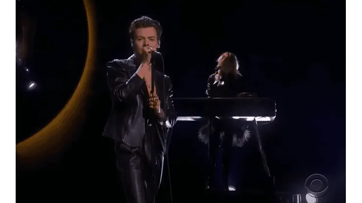 Como era de esperarse, Harry Styles desató la locura interpretando "Watermelon Sugar" en los Grammy 2021.