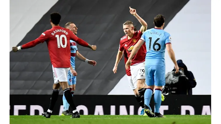 Manchester United sigue en la parte alta de la tabla