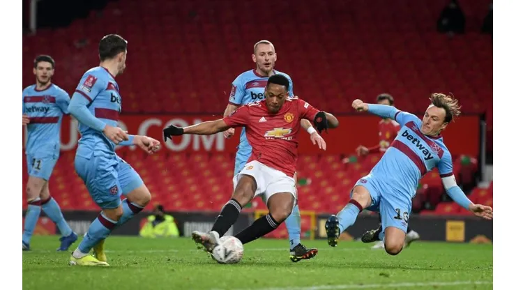 Manchester Utd está momentáneamente en el 2° lugar de la Premier con catorce puntos menos que el Manchester City.