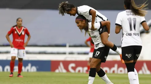 Corinthians celebra su paso a las semis