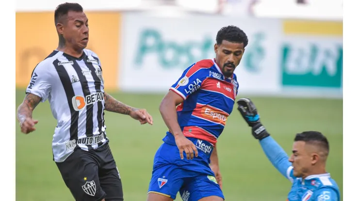 Eduardo Vargas marcó en Brasil