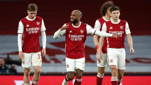 Arsenal se acerca al Tottenham