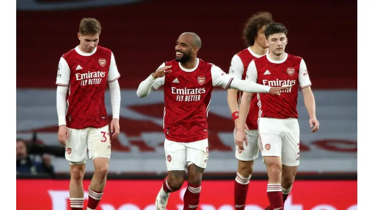 Arsenal se acerca al Tottenham