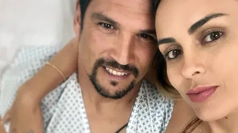 Mark González y Maura Rivera se fotografiaron luego del infarto que sufrió el ex futbolista y que conmovió al país
