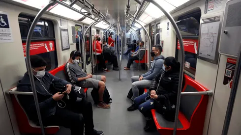 El tren subterráneo adapta su horario por el cambio en el Toque de queda