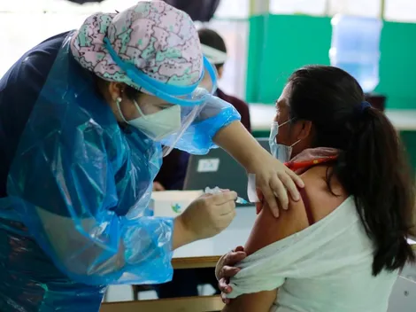 Vacuna Covid-19 | ¿Debo pedir permiso para ir a vacunarme si mi comuna está en Cuarentena?