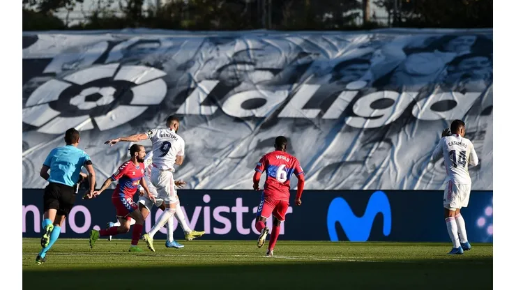 Karim Benzema se despachó un auténtico golazo sobre el final para Real Madrid.