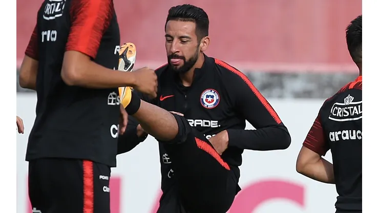 Mauricio Isla es la gran novedad en los entrenamientos de la selección chilena que comenzaron con un microciclo al mando de Martín Lasarte.