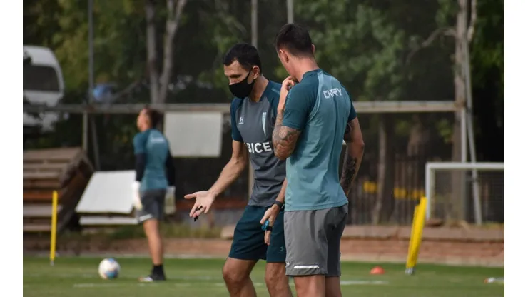 Poyet cumplió la cuarentena y se puso al frente del plantel cruzado.