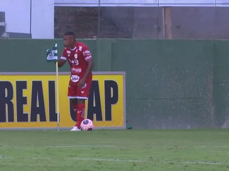 Jugador brasileño es suspendido por escupir banderín del rival