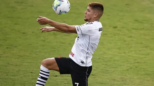 Gil aterrizó en Chile para firmar por Colo Colo