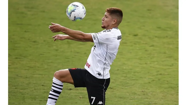 Gil aterrizó en Chile para firmar por Colo Colo