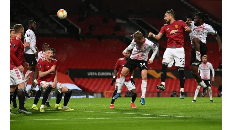 Empate 1-1 entre Manchester United y AC Milan por la Europa League.