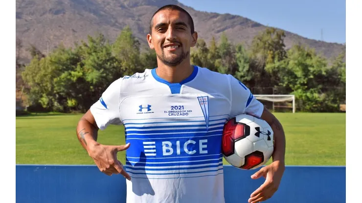 Ampuero llega por tres años a la franja.