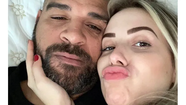 Adriano estuvo en las grandes ligas del fútbol mundial y vive a cuenta de su gran fama internacional