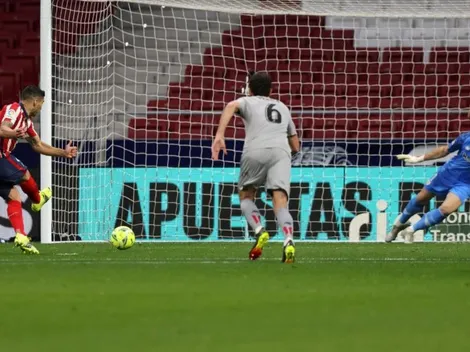 Suárez salva al Atlético y lo acerca al título de La Liga