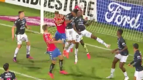 Unión se pone en ventaja gracias a un autogol