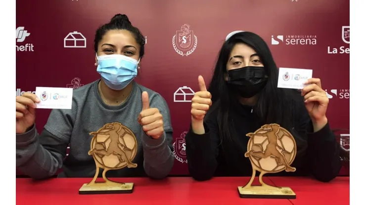 Las capitanas recibieron un merecido reconocimiento en el 8M.