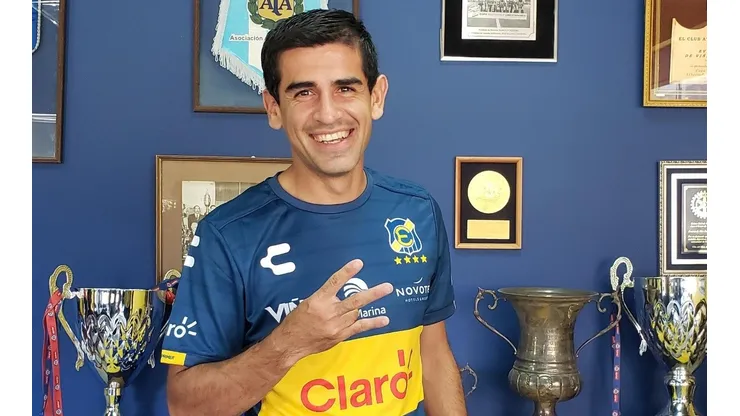 Julio Barroso con la camiseta de Everton.