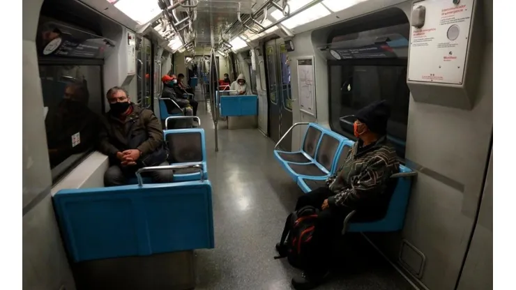 Hasta las 22:00 horas funciona el Metro de Santiago