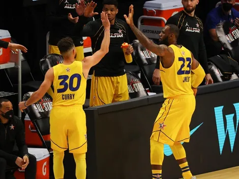 LeBron asiste y Curry mete un triple desde mitad de cancha