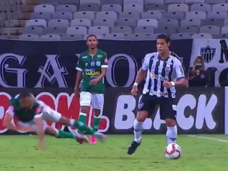 Impresionante: Hulk sacó literalmente volando a un rival