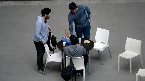 Alumnos con gratuidad automáticamente tienen la tarjeta junaeb