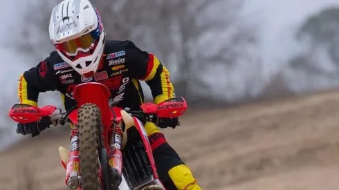 El chileno vive en un motorhome en las instalaciones del Team Phoenix ubicadas en Salisbury.