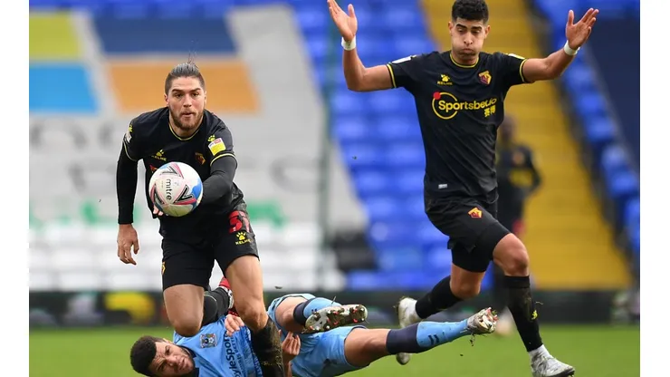 Francisco Sierralta sigue brillando con el Watford.