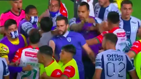 Necaxa y Pachuca se fueron a las manos tras empate