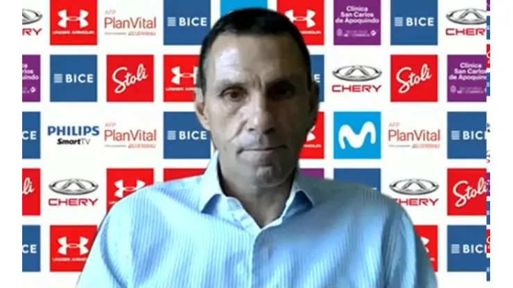 Gustavo Poyet virtió conceptos por primera vez como entrenador de Universidad Católica