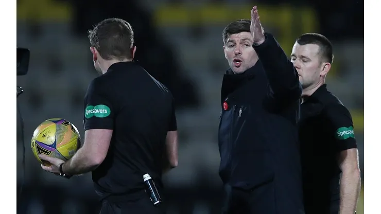 Steven Gerrard se alista para su primer título como entrenador.