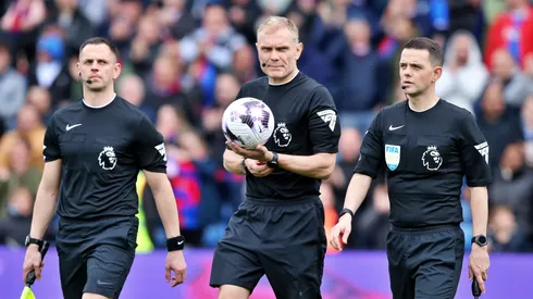 Los árbitros ingleses deberán transparentar el equipo de sus amores.