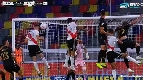 Gol de River a Racing en la Supercopa Argentina.
