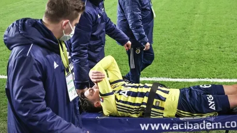 Mesut Ozil se marchó lesionado del terreno de juego.