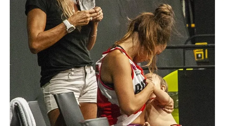 La pequeña Madi se fue bien alimentada del partido
