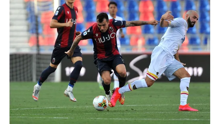 Gary Medel no ha sumado minutos en Bologna este 2021, pero espera hacerlo ante Cagliari, por la 25ª fecha de la liga italiana