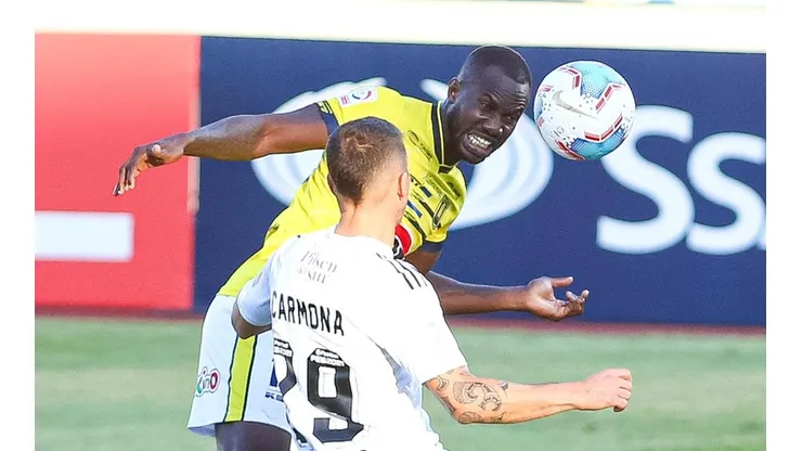 Waterman enfrentó a Colo Colo en el partido de promoción en Talca