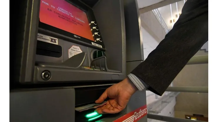 Los beneficiarios del Aporte Familiar Permanente reciben $49.184 por carga familiar o por familia, dependiendo qué tipo de beneficiario es quien califica para el bono.