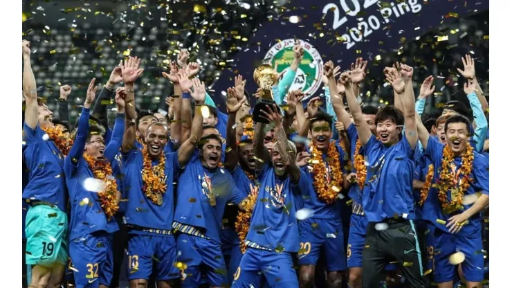 El Jiangsu celebrando el título de la temporada 2020