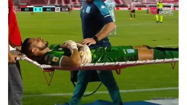 Gabriel Arias abandona la cancha en camilla y es duda para la Supercopa ante River Plate